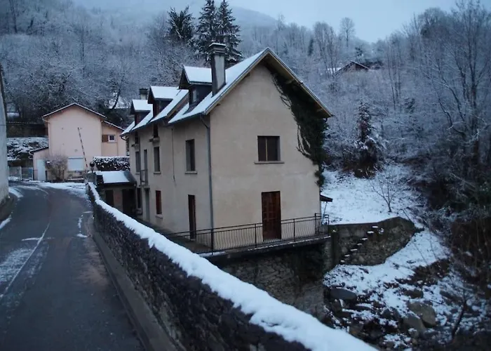 Pres De Luchon, Maison Moderne * Guran