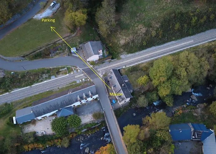 Pres De Luchon, Maison Moderne * Guran